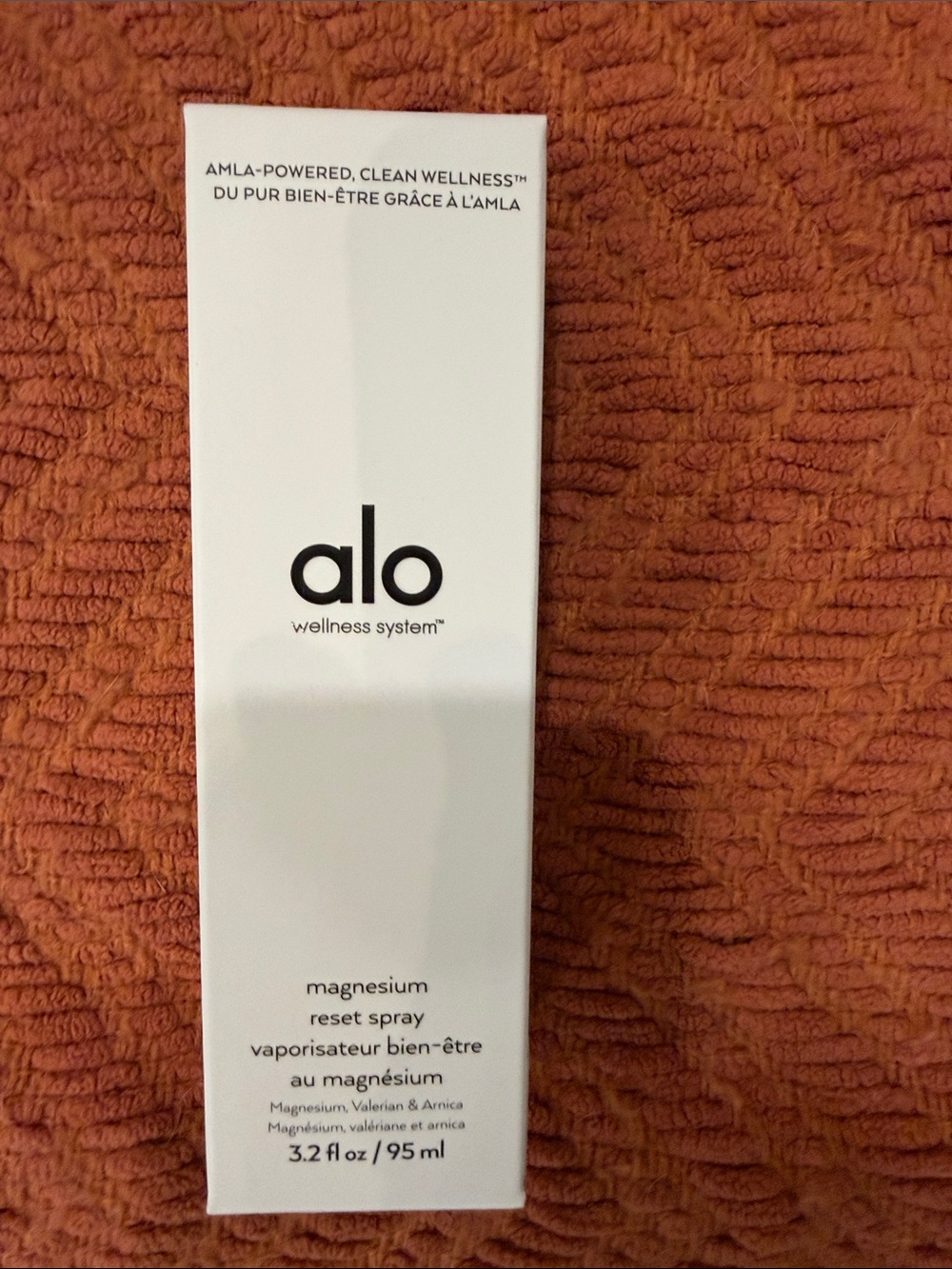 ALO Yoga Magnesium Reset Spray – White with Orange Backing